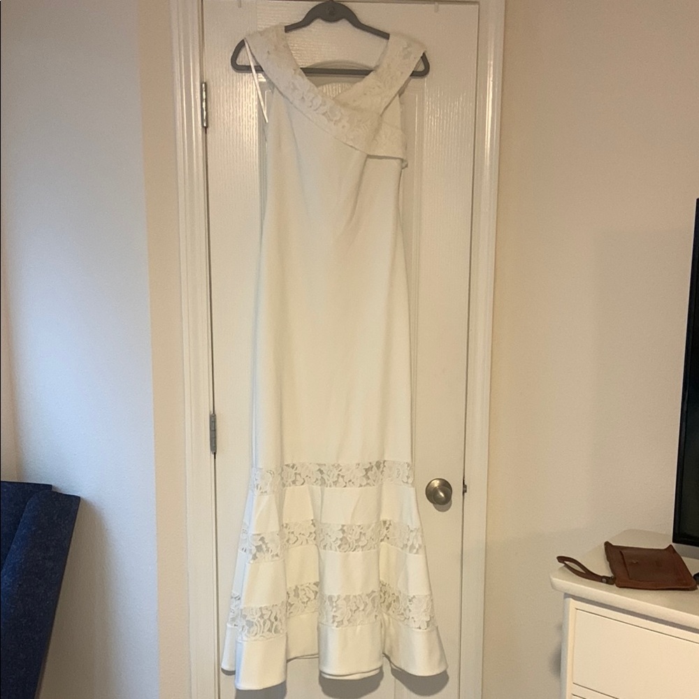 NWOT Ralph Lauren Elegant Ivory  Lace Trim Dress Size 4 Wedding, Rehearsal Dine